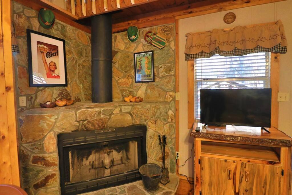 Oktoberfest Themed Cabin In Woods Stream #14 เฮเลน ภายนอก รูปภาพ