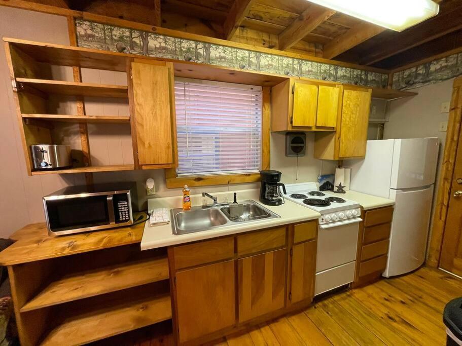 Oktoberfest Themed Cabin In Woods Stream #14 เฮเลน ภายนอก รูปภาพ